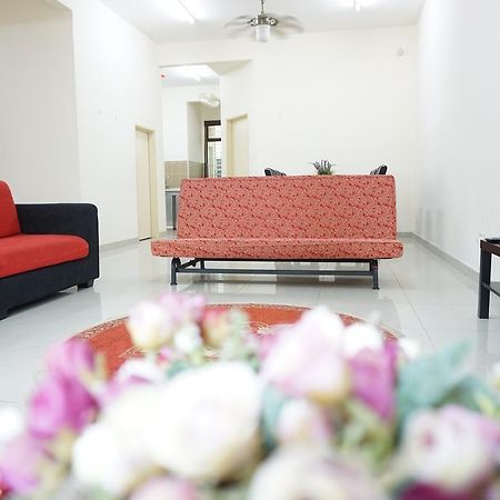 Warisan Indah Homestay Klia 1 Melayu Sahaja Сепанг Экстерьер фото