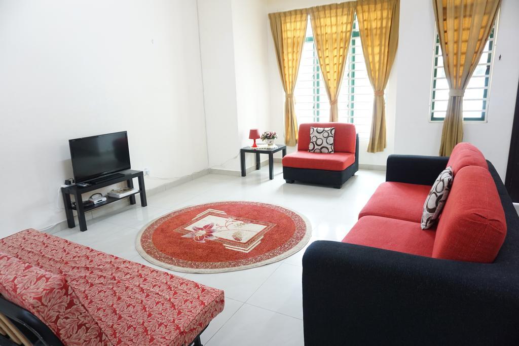 Warisan Indah Homestay Klia 1 Melayu Sahaja Сепанг Экстерьер фото