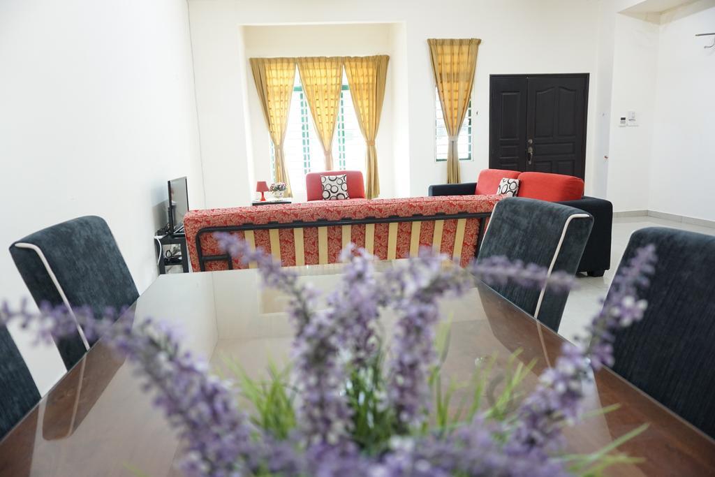 Warisan Indah Homestay Klia 1 Melayu Sahaja Сепанг Экстерьер фото