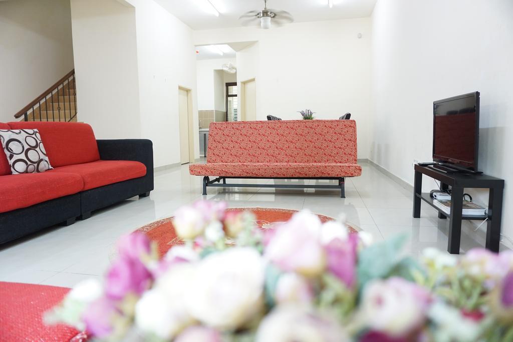 Warisan Indah Homestay Klia 1 Melayu Sahaja Сепанг Экстерьер фото